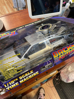 Delorean Time Machine 1/15th (Back To The Future, Diamond Select Toys) SEALED