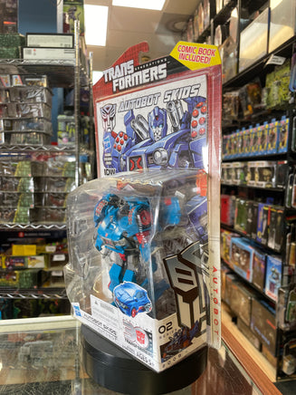 Autobot Skids Deluxe Class (Transformers Generations Thrilling 30, Hasbro) - Bitz & Buttons