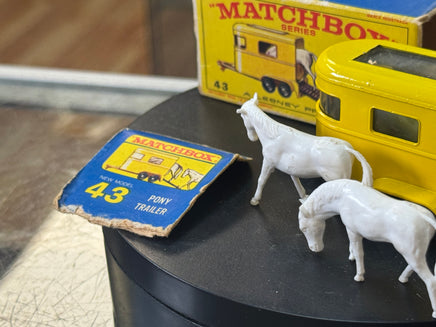 Yellow Pony Trailer with Horses Diecast (Vintage Matchbox, Lesney) - Bitz & Buttons