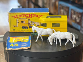 Yellow Pony Trailer with Horses Diecast (Vintage Matchbox, Lesney) - Bitz & Buttons
