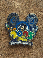 Party Never Ends 2005 Pin (Walt Disney World, Pin Traders)