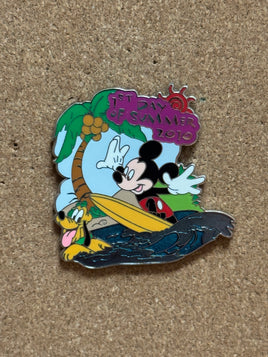 Surfing MIckey & Pluto Seasons (Walt Disney World, Pin Traders) - Bitz & Buttons