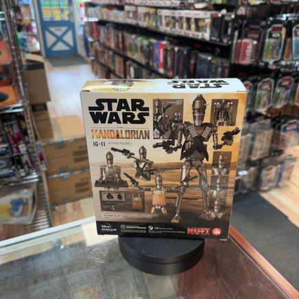 IG-11 w/ Grogu (Mandalorian, Medicom) Complete - Bitz & Buttons