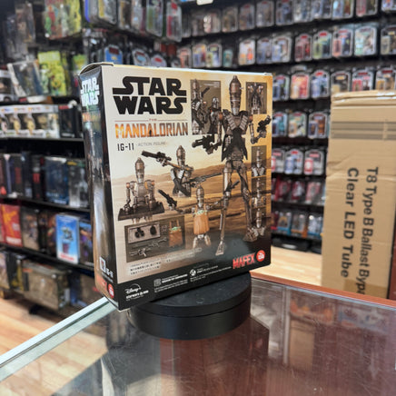 IG-11 w/ Grogu (Mandalorian, Medicom) Complete - Bitz & Buttons