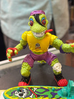 Mondo Gecko with File Card  (Vintage TMNT Ninja Turtles, Playmates) COMPLETE - Bitz & Buttons