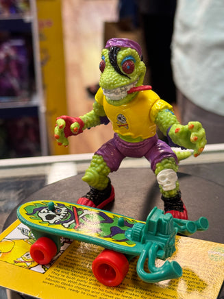 Mondo Gecko with File Card  (Vintage TMNT Ninja Turtles, Playmates) COMPLETE - Bitz & Buttons