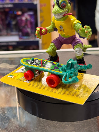 Mondo Gecko with File Card  (Vintage TMNT Ninja Turtles, Playmates) COMPLETE - Bitz & Buttons