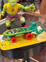 Mondo Gecko with File Card  (Vintage TMNT Ninja Turtles, Playmates) COMPLETE - Bitz & Buttons