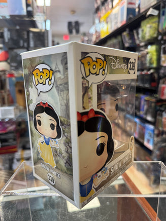 Snow White #339 (Funko Pop, Disney) - Bitz & Buttons