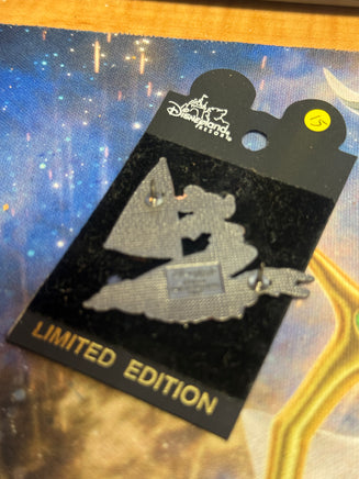 Mickey Mouse Surfer Summer 2001 (Disney, Pin Traders) - Bitz & Buttons