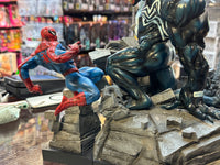 Spider-Man vs Venom Diorama Statue (Vintage Bowen Designs, Marvel) **No Box** - Bitz & Buttons