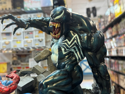 Spider-Man vs Venom Diorama Statue (Vintage Bowen Designs, Marvel) **No Box** - Bitz & Buttons