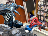 Spider-Man vs Venom Diorama Statue (Vintage Bowen Designs, Marvel) **No Box** - Bitz & Buttons