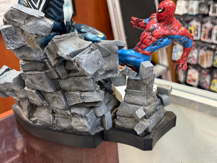Spider-Man vs Venom Diorama Statue (Vintage Bowen Designs, Marvel) **No Box** - Bitz & Buttons