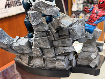 Spider-Man vs Venom Diorama Statue (Vintage Bowen Designs, Marvel) **No Box** - Bitz & Buttons
