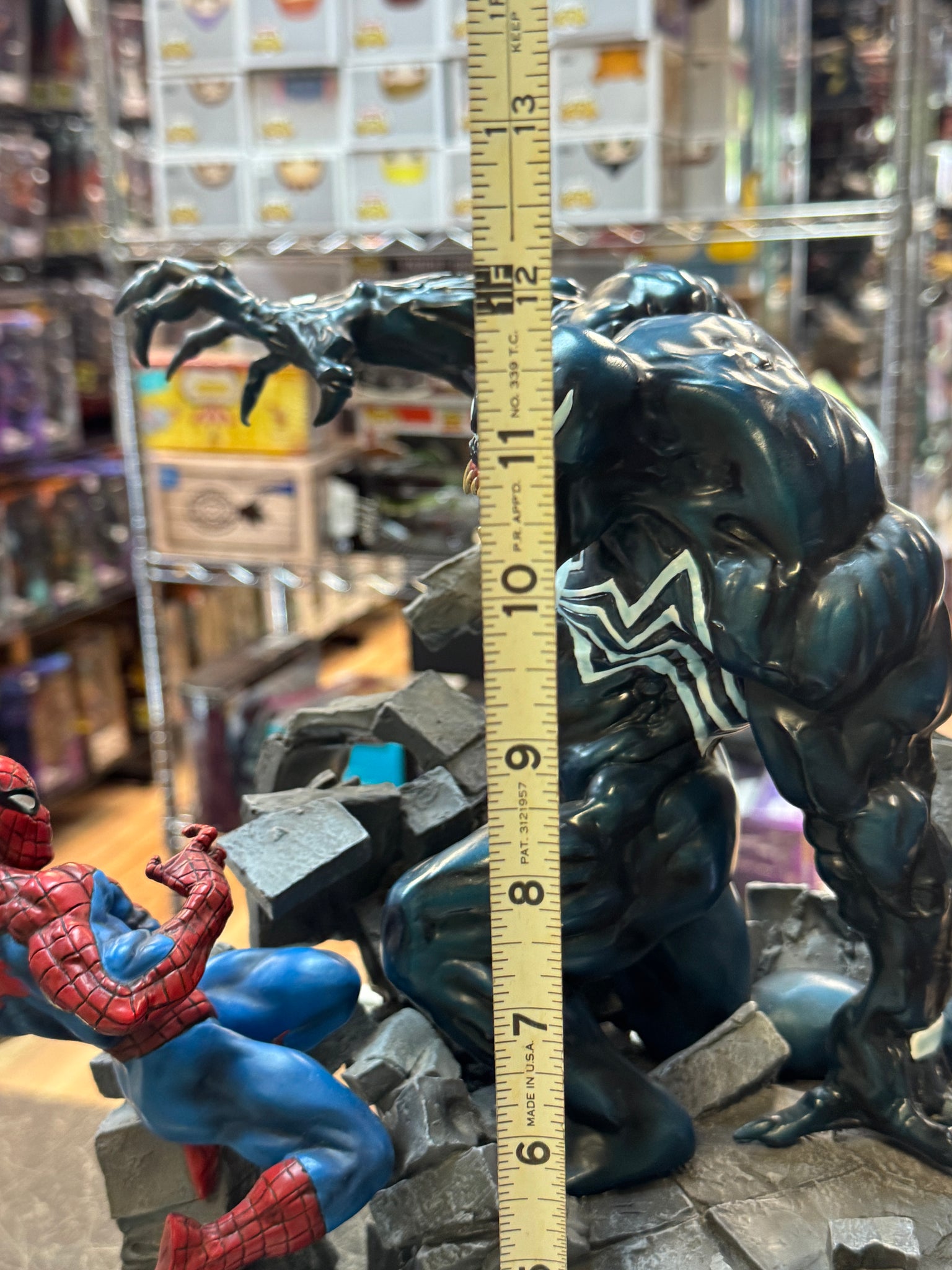 Spider-Man vs Venom Diorama Statue (Vintage Bowen Designs, Marvel