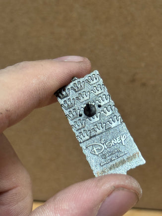 Old Woman with Rose Stretch Room Portrait (Walt Disney World, Pin Traders) - Bitz & Buttons