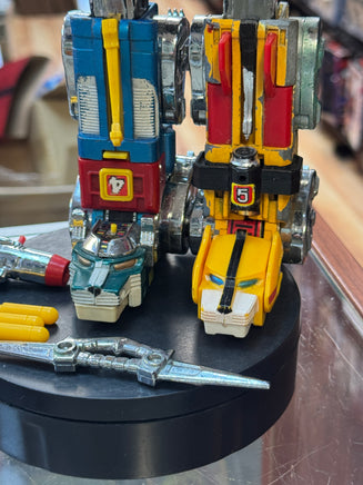 Deluxe Diecast Lion Force with Accessories (Vintage Voltron, Matchbox) - Bitz & Buttons