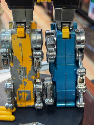 Deluxe Diecast Lion Force with Accessories (Vintage Voltron, Matchbox) - Bitz & Buttons