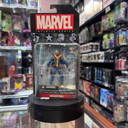 Deadpool X-Men Outfit 3.75 8526 (Marvel Universe, Hasbro) SEALED - Bitz & Buttons