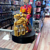 Autobot Flame & Emirate Xaaron Comic Edition (Transformers Generations, Hasbro) With Accessories