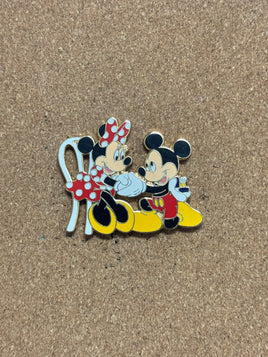 Engagement Mickey Proposing to Minnie (Disney, Pin Traders) - Bitz & Buttons