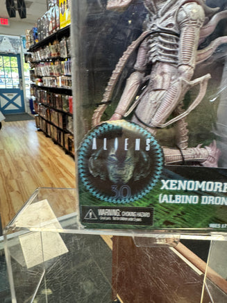 Xenomorph Albino Drone Concept (Aliens, NECA) SEALED - Bitz & Buttons