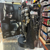Batman Tactical Suit 1.0 1/6 MMS432 (DC, Batman, Hot Toys) COMPLETE - Bitz & Buttons