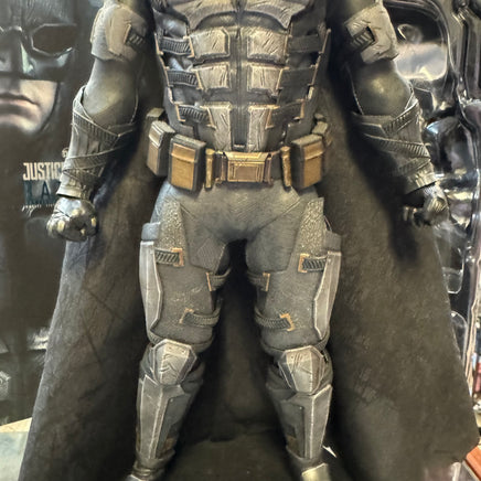 Batman Tactical Suit 1.0 1/6 MMS432 (DC, Batman, Hot Toys) COMPLETE - Bitz & Buttons