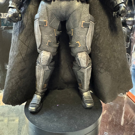 Batman Tactical Suit 1.0 1/6 MMS432 (DC, Batman, Hot Toys) COMPLETE - Bitz & Buttons
