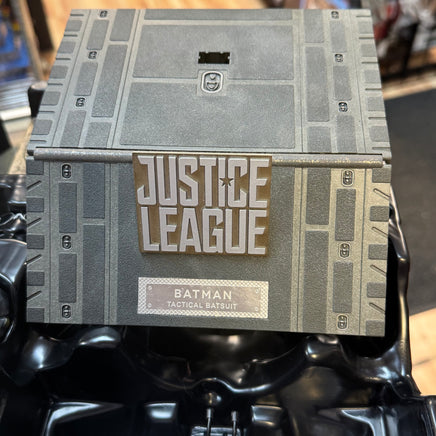 Batman Tactical Suit 1.0 1/6 MMS432 (DC, Batman, Hot Toys) COMPLETE - Bitz & Buttons