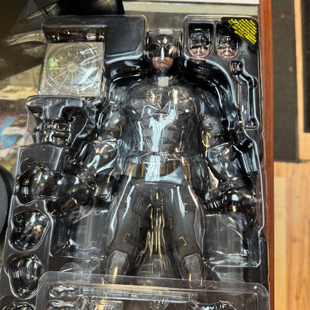 Batman Tactical Suit 1.0 1/6 MMS432 (DC, Batman, Hot Toys) COMPLETE - Bitz & Buttons