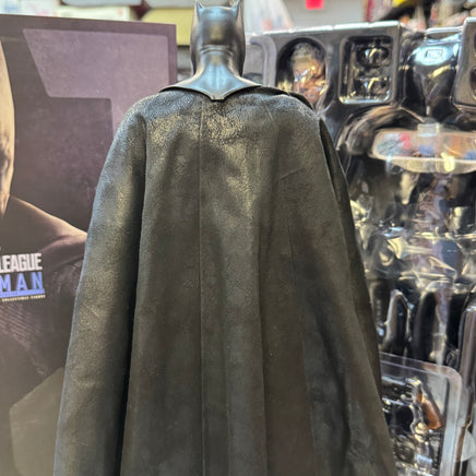 Batman Justice League Deluxe 1/6 MMS 456 (DC, Batman, Hot Toys) COMPLETE - Bitz & Buttons