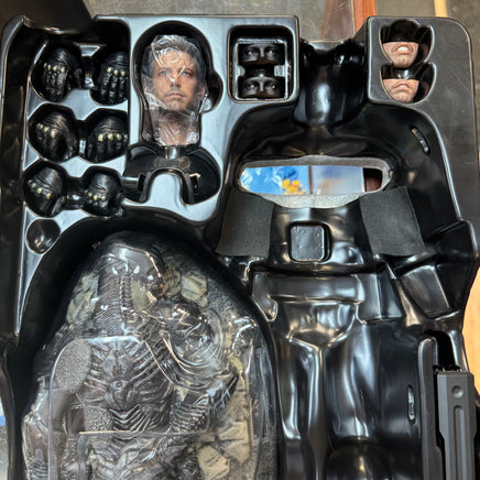 Batman Justice League Deluxe 1/6 MMS 456 (DC, Batman, Hot Toys) COMPLETE - Bitz & Buttons