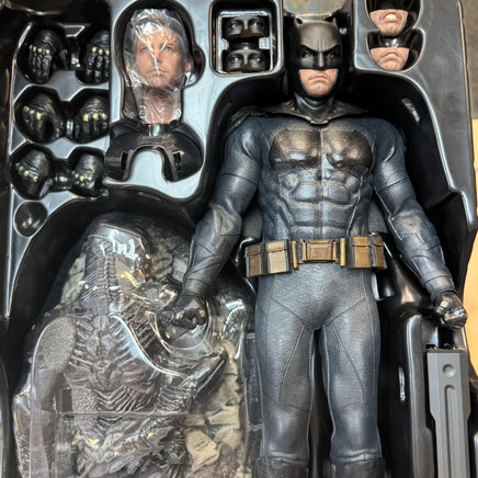 Batman Justice League Deluxe 1/6 MMS 456 (DC, Batman, Hot Toys) COMPLETE - Bitz & Buttons
