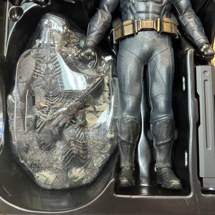 Batman Justice League Deluxe 1/6 MMS 456 (DC, Batman, Hot Toys) COMPLETE - Bitz & Buttons