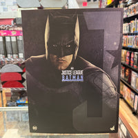 Batman Justice League Deluxe 1/6 MMS 456 (DC, Batman, Hot Toys) COMPLETE - Bitz & Buttons